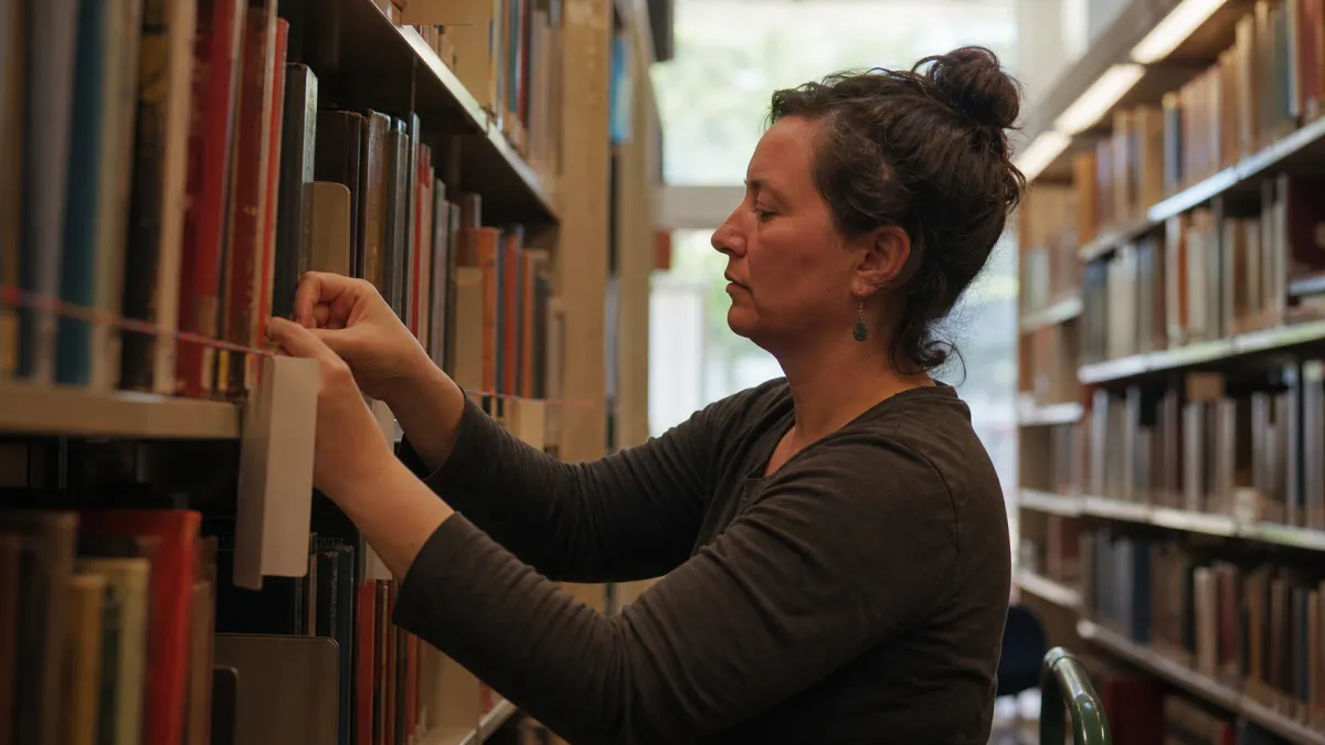 Library maintainer threads shelf cards to prioritize an internal link checker fix queue.