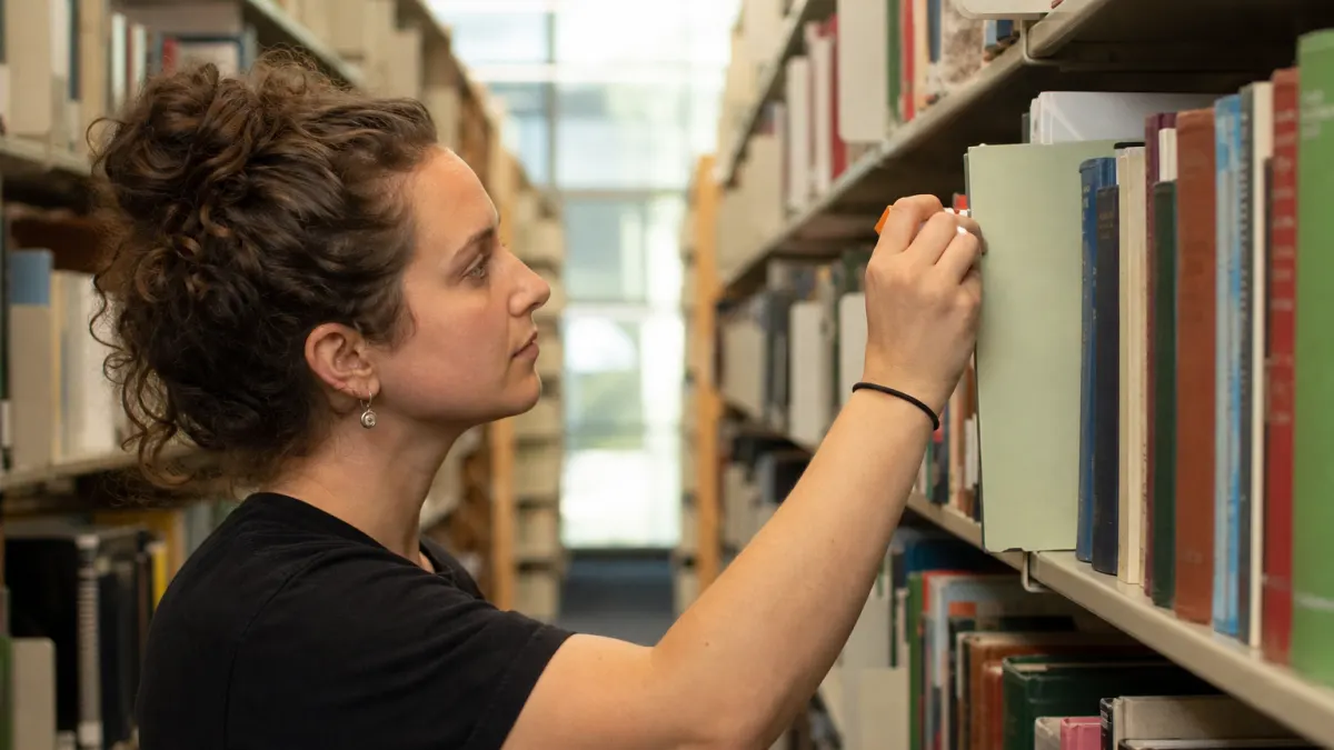 Documentation editor sequences a webpage to markdown process with blank library markers.